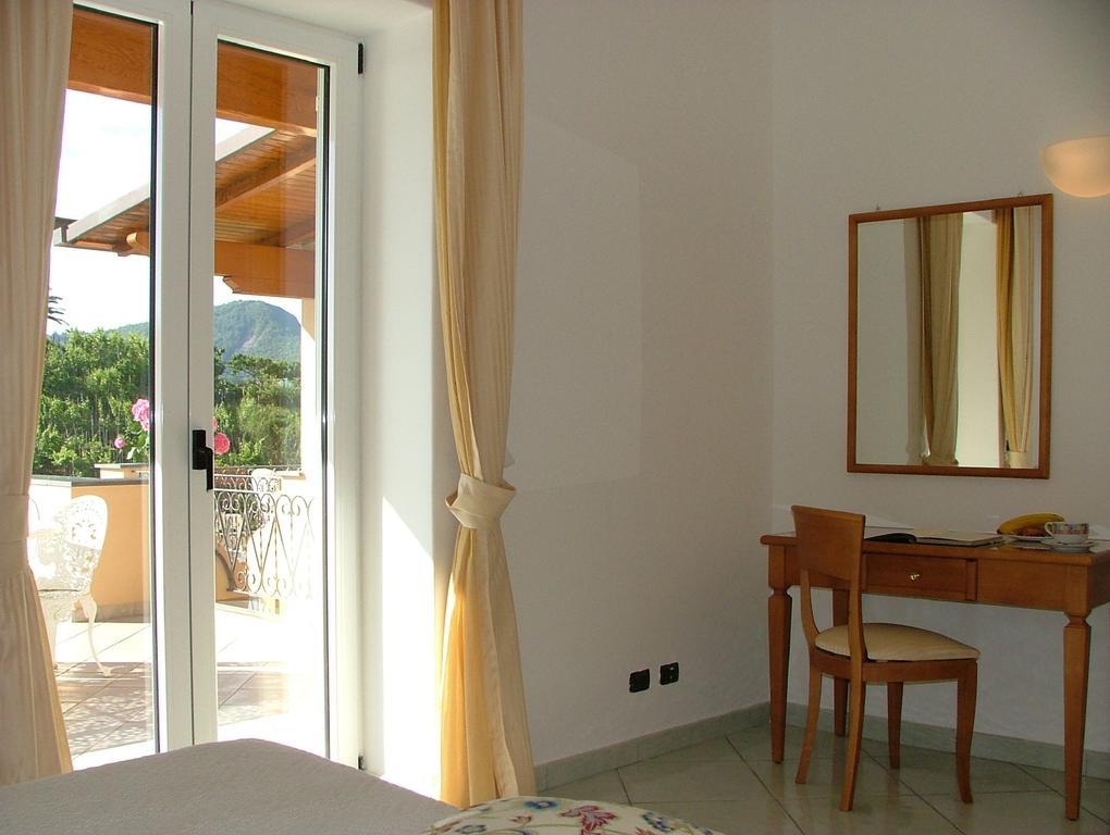 Villa Rosalia Barano dʼIschia Rum bild